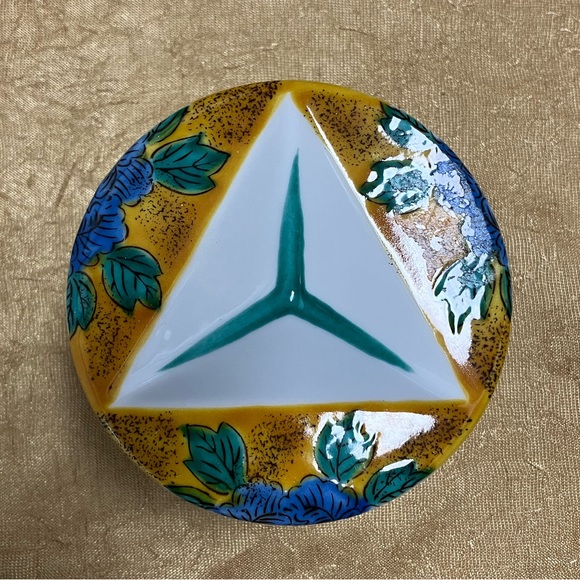 Chinese Ceramic Trinket Box - Picture 2 of 9